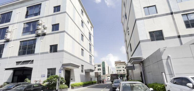 20元起松岗地铁口楼上300平精装修厂房出租仓库出租大小分租