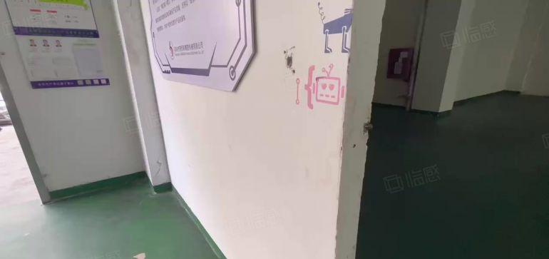 西乡鹤洲工业区，一楼带装修500平厂房出租，租金40元