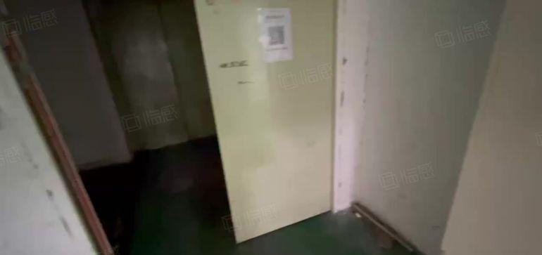西乡鹤洲工业区，带装修500平1300室厂房出租，租金28