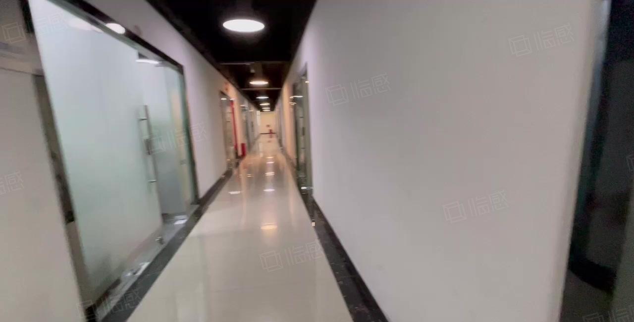 西乡固戍，大型工业区，带装修295平厂房仓库出租，拎包入驻
