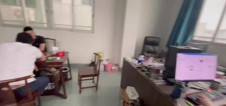 西乡固戍工业园，带装修260平365平厂房出租，全新地平漆