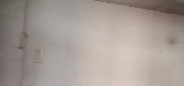 钟屋工业园附近独门独院楼上整层1500平，有办公室，可分租！