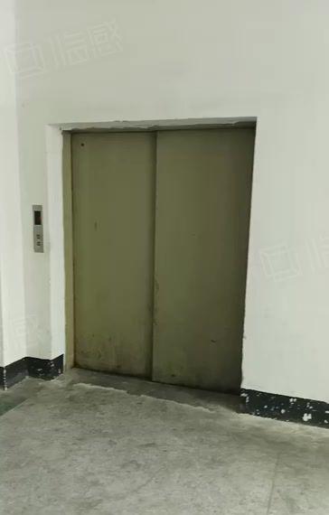 （原房东）西乡 固戍带装修厂房645平出租