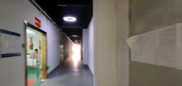 西乡航城街道鹤洲洲石路边，楼上带装修400平厂房仓库物业直租