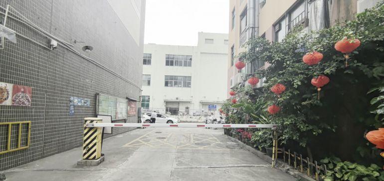 西乡原房东红本独门独院2000平方精装修大型园区厂房低价出租