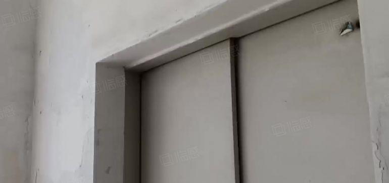西乡黄田地铁口附近原房东楼上精装修1098平，建筑面积出租！