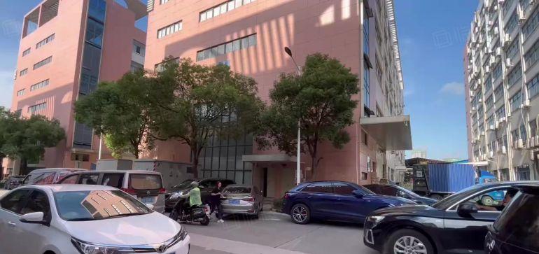 石岩地铁口花园式红本原房东带喷淋升降货台加高电梯300平出租