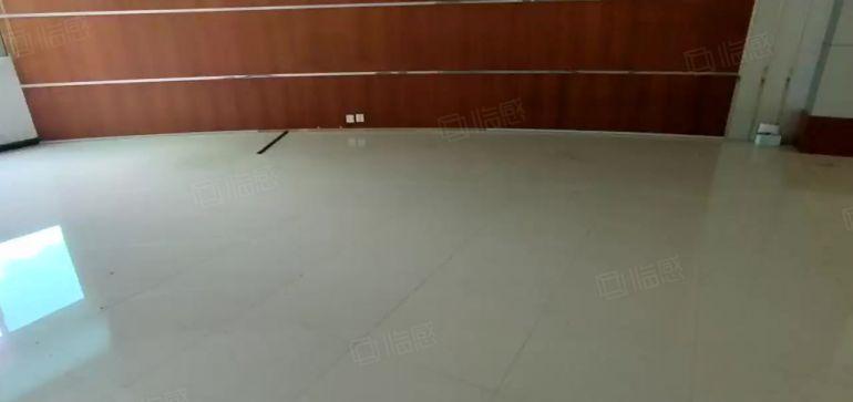 西乡，鹤洲工业园，楼上带装修整层800平厂房出租，使用率高