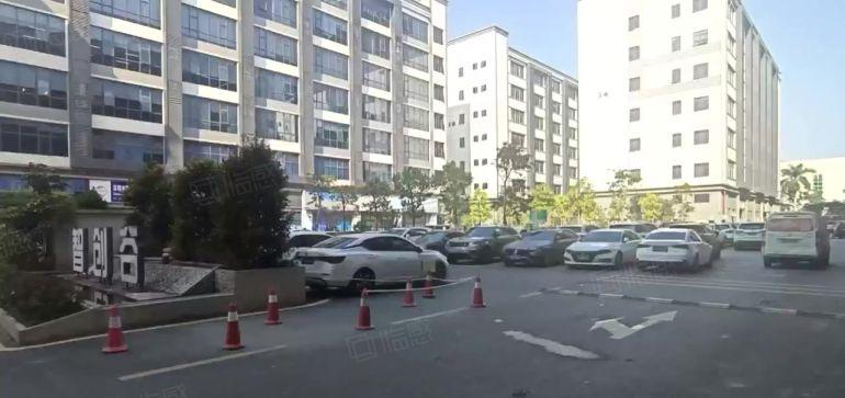 西乡固戍地铁口1350平楼上精装修工业园厂房出租办公电子设备