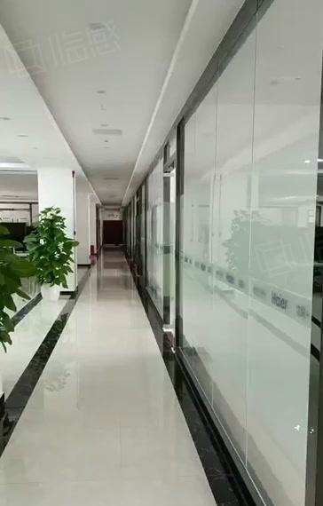 新安兴东地铁口200米，业主豪华精装厂房出租，价格实惠