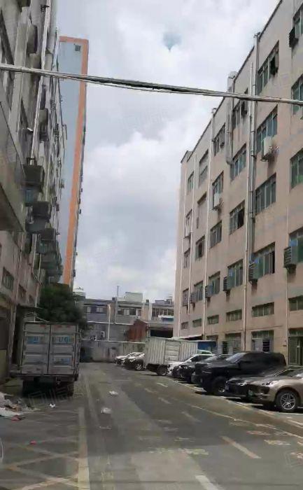 石岩同富裕工业区3楼整层1000平厂房出租，零公摊500起租