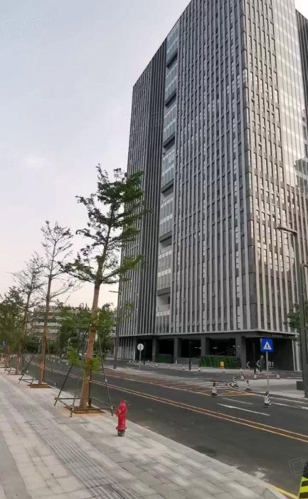 龙华地铁口产业园免租3个月1000平米200平起租带装修