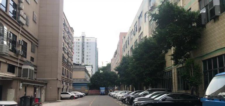 大浪商业中心附近新出楼小面积厂房出租，300平米起分适合办公