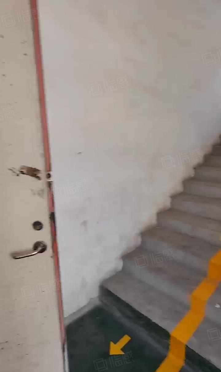 观澜高新区环观南路边上大型园区3楼整层1266平带办公室装修