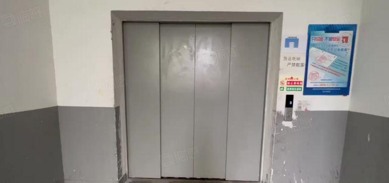 龙华坂田1100平方精装修厂房仓库招租