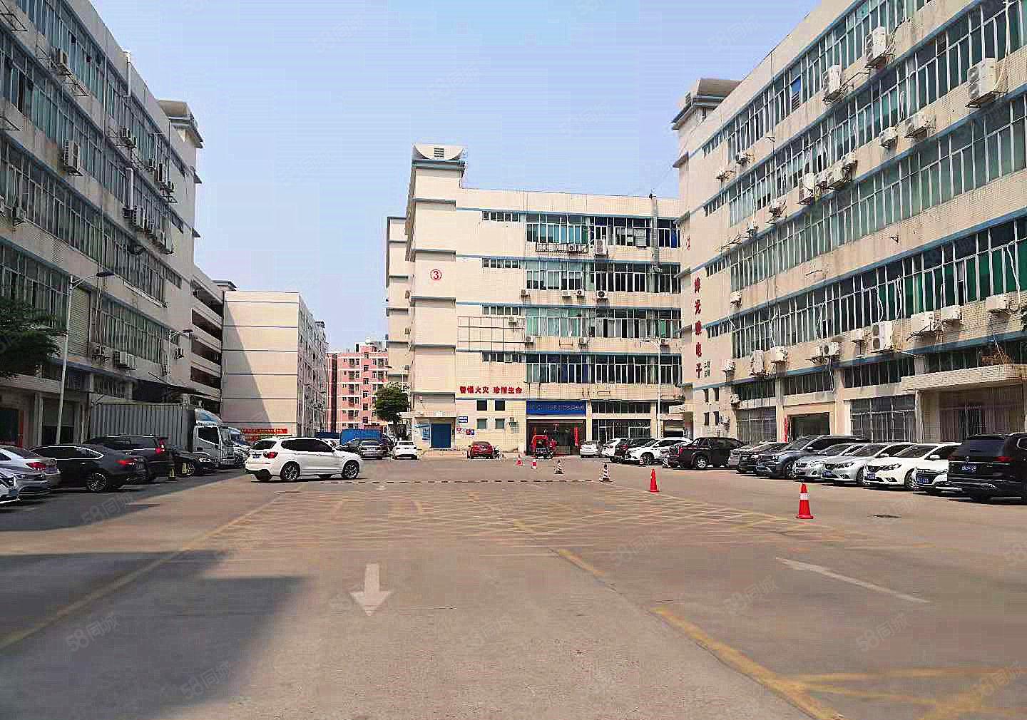 深圳龙华大浪原房东4楼680平精装工业厂房出租。