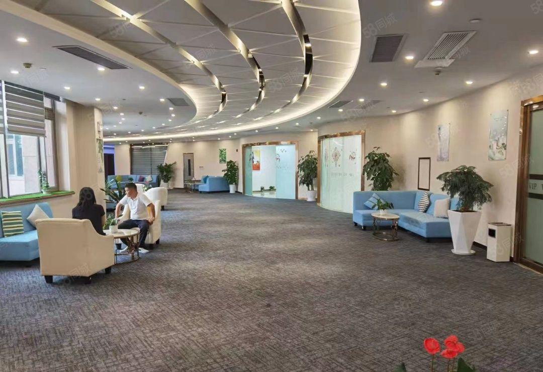 龙华大浪新出楼上4200平大小可分租 随客户需求来定现成豪.