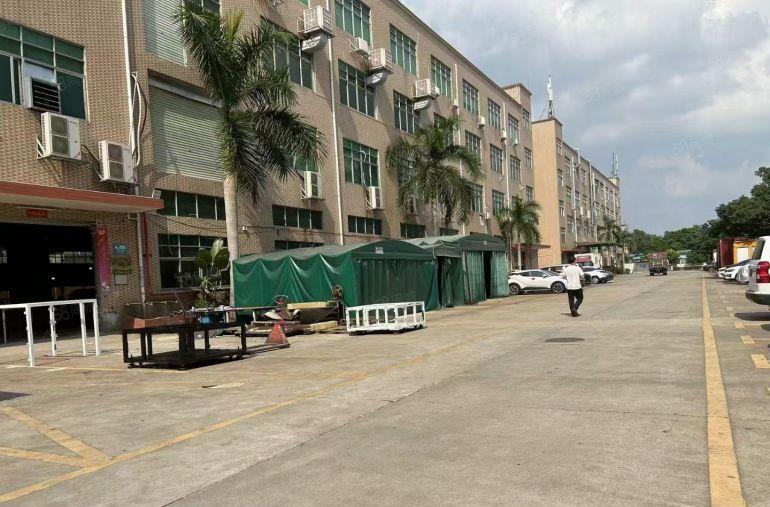 龙华区观澜桂花日技城附近楼上厂房出租，水电齐全简单装修有电梯