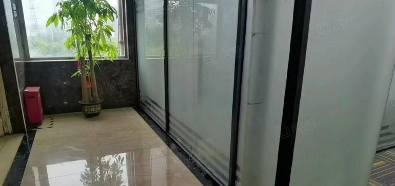 大浪厂房办公室出租， 带家具小面积，方正朝南