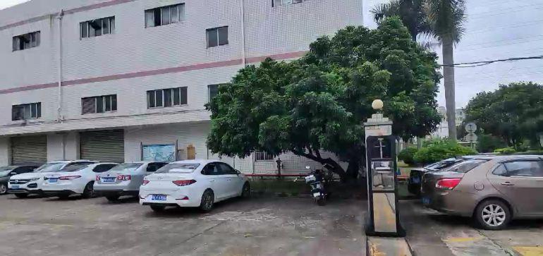 龙华观澜高速路口2000平原房东厂房办公仓库出租卸货平台分租