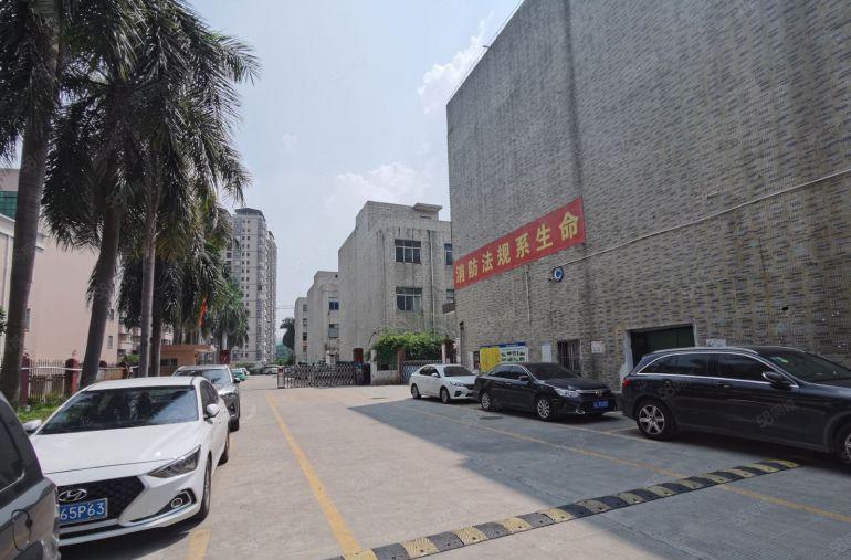观澜福民大型园区楼上带装修厂房出租，水电齐全面积660平米