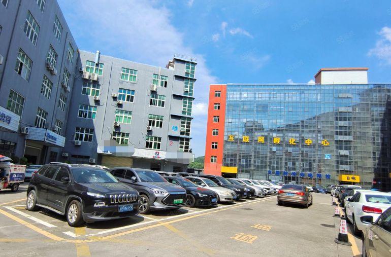 龙华观澜地铁站楼上原房东500平方带装修厂房仓库出租