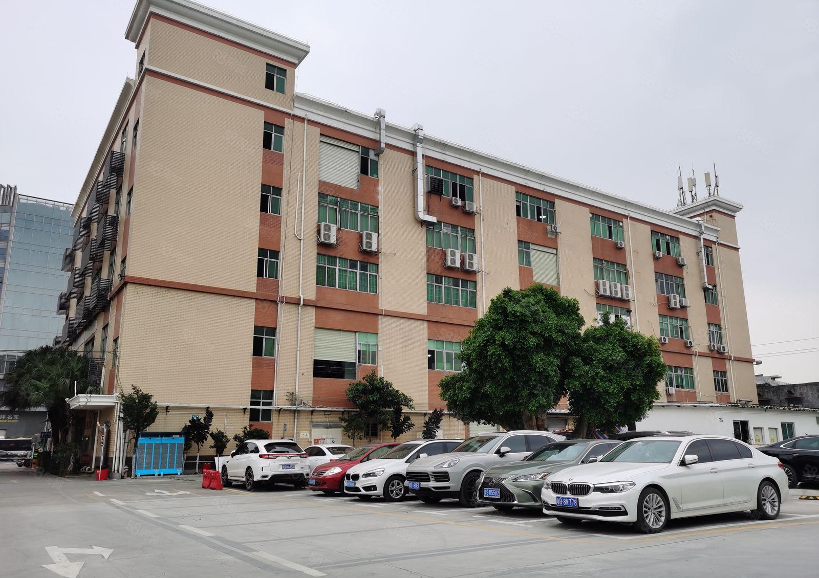 观澜章阁主干道边楼上带装修厂房出租，面积400平米水电齐全