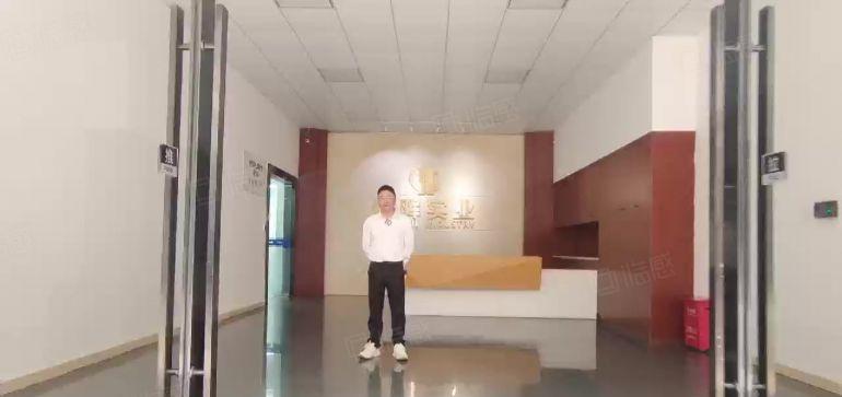 龙华大浪福龙路边原房东独院厂房出租3300平带装修拖头可进出