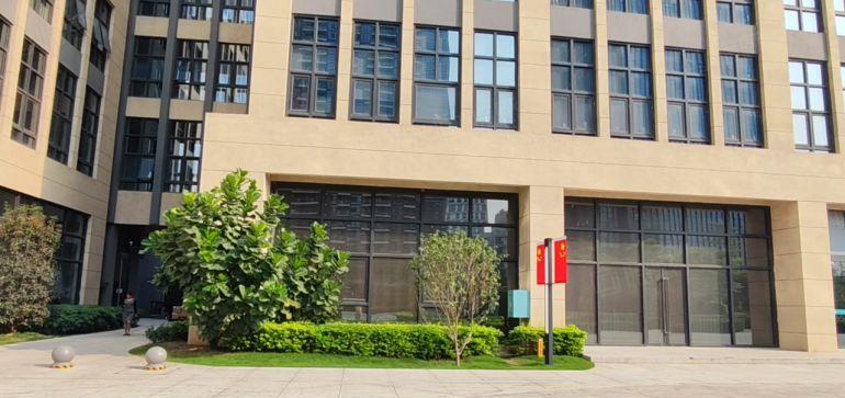 100平起租，龙华民治楼上精装修1200平全新办公室仓库出租