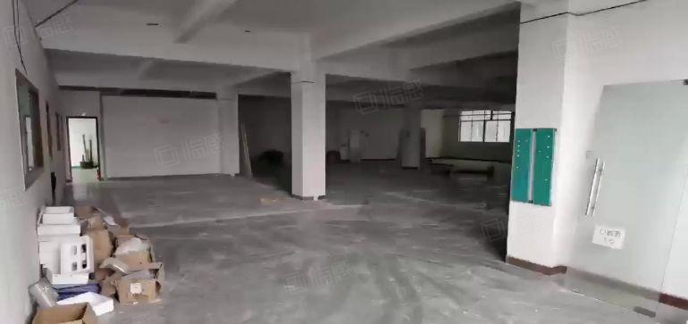 3吨货梯单独使用，隔好三套办公室，性价比非常高，