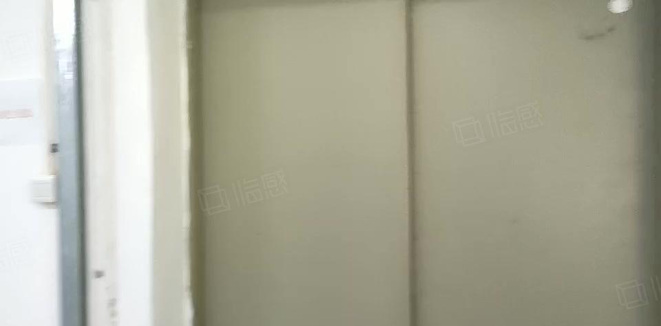 深圳龙华大浪原房东2楼整层500平精装厂房出租。