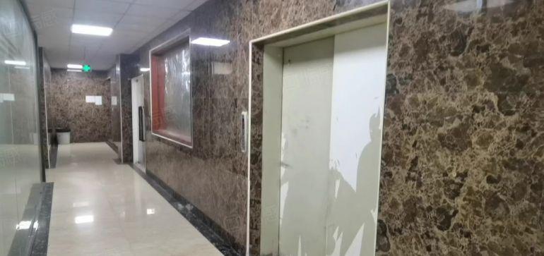 龙华大浪新百丽小面积厂房出租，280平新装修，货梯口