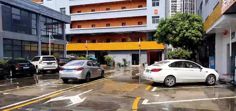 龙华地铁口电商产业园新出楼上1780平精装修办公室出租可分租