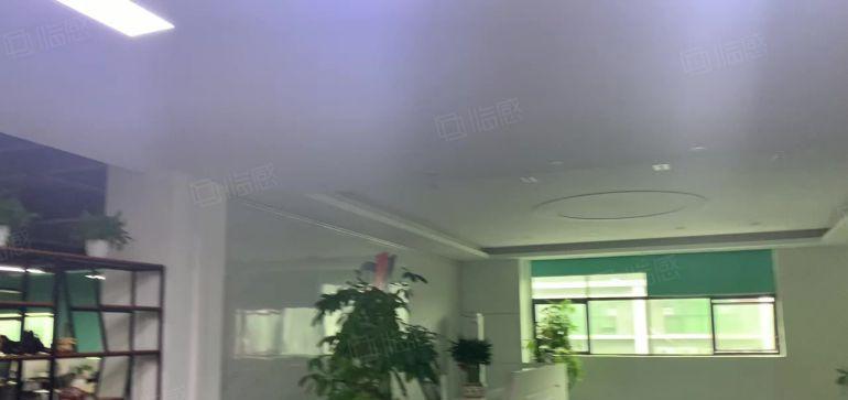 龙华地铁口旁产业园500平起租精装办公厂房出租价格低可分租