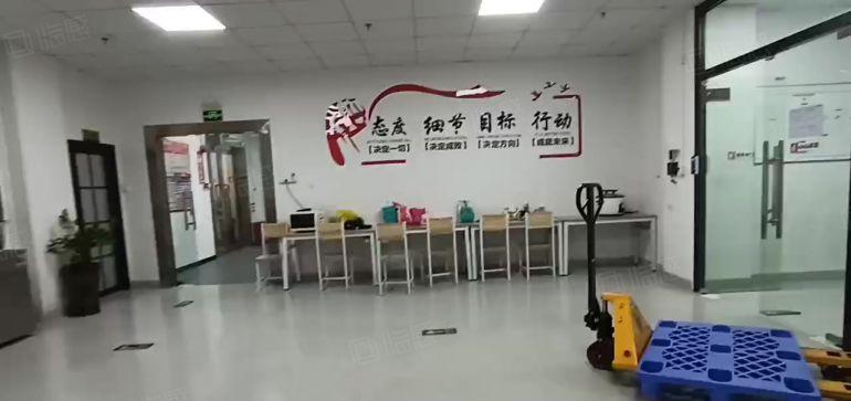 观澜地铁口2000平整层精装修原房东红本厂房仓库出租无转让费