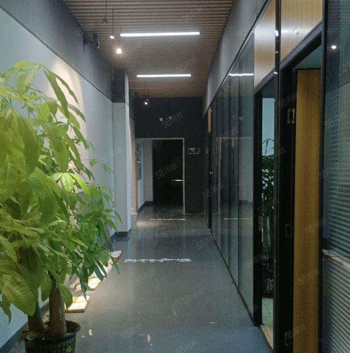 大型园区厂房出租 800平米，有装修，5吨电梯，可分租。