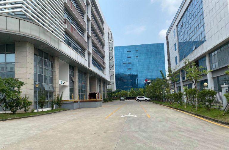 南坑工业区楼上仓库500平三面采光两部3吨货梯可分租