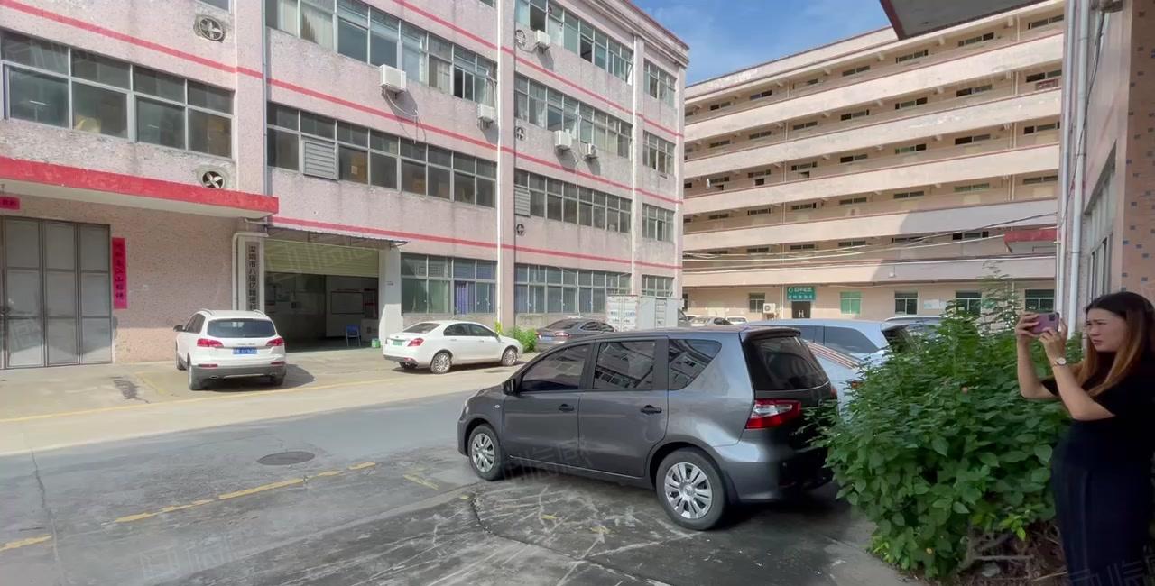 横岗新出独院厂房出租，大小面积可分租，价格实惠，周边配套齐全