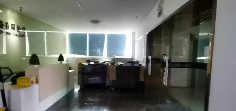 龙岗南联地铁口新出一楼二楼2100平精装修厂房出租可分租