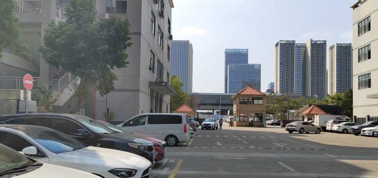 龙岗宝龙高新科技园区800平特价出租，可以分组。带3吨电梯