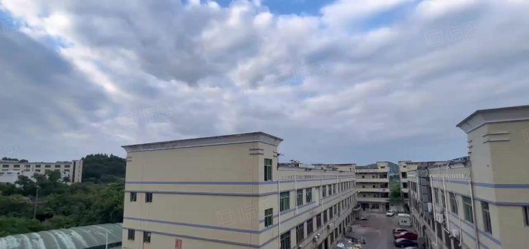 平湖华南城附近1800平原房东花园式园区厂房出租