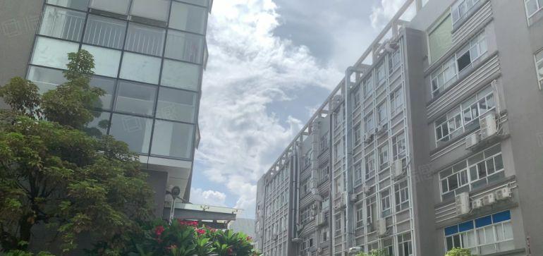 龙岗宝龙地铁口新出楼上500平厂房出租带货梯水电到车间