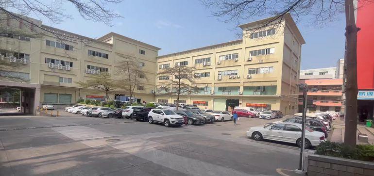 横岗荷坳双地铁口原房东工业园区300平起分租，花园式厂