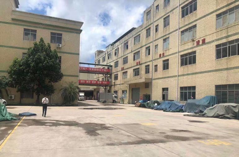 龙岗坪地中心标准厂房3楼520平带现成办公室装修