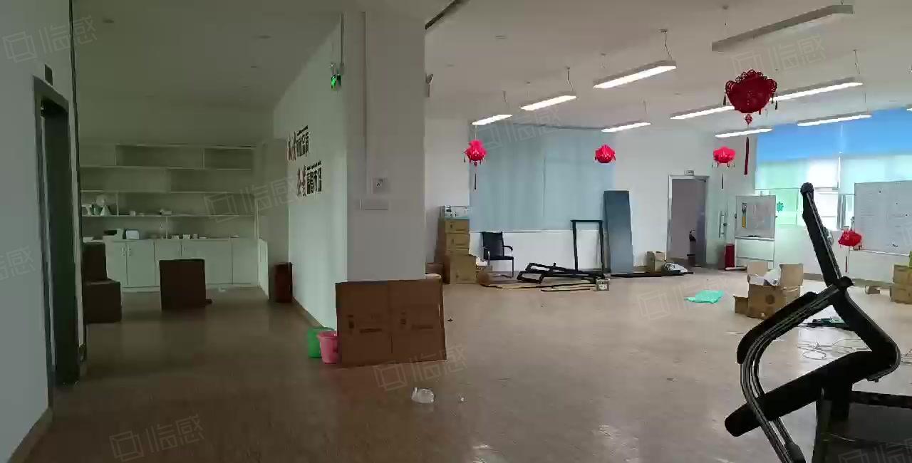 龙岗新出大型工业园区带精装修2000平厂房出租可分租地铁附近