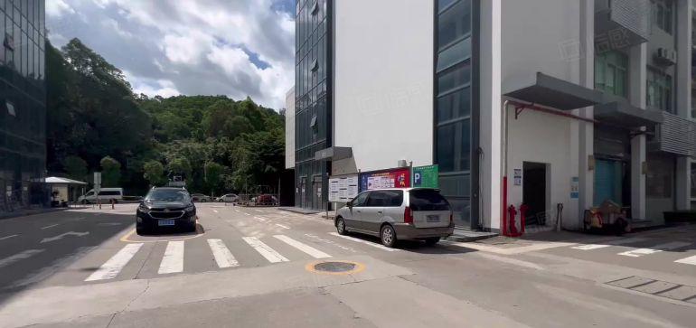 龙岗南联一楼650平厂房仓库出租带精装修无尘车间好招工空地大