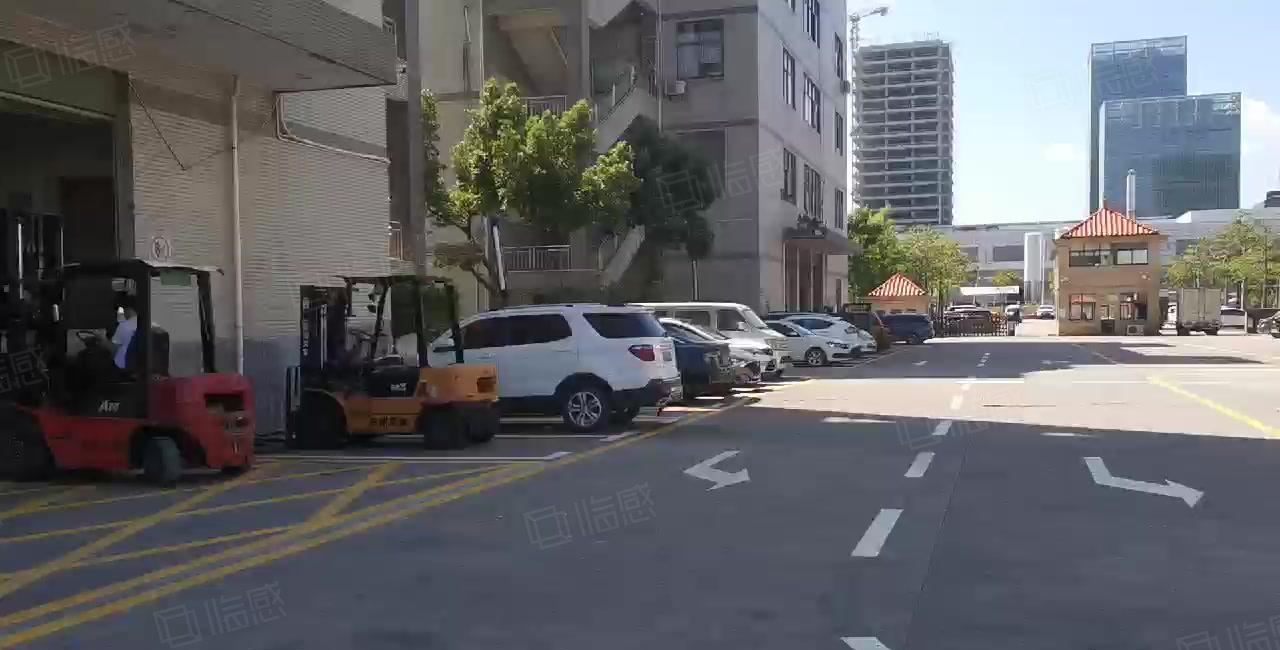 龙岗宝龙高新产业园原房东红本3楼1000平带装修水电齐可分租
