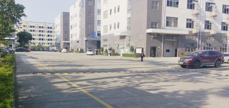 横岗地铁站附近吉祥工业园原房东红本一楼2000平方大小可分租