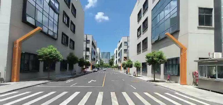 龙岗宝龙地铁口丨高新产业园一二楼2000平带装修厂房仓库出租