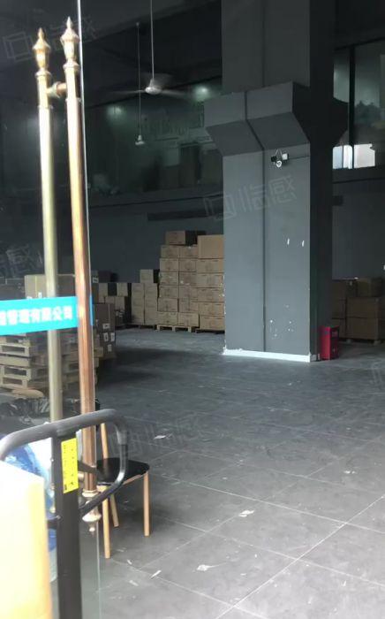 平湖华南城附近一楼550平方地铁口